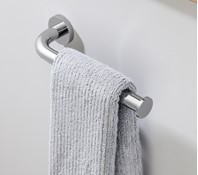Central towel ring